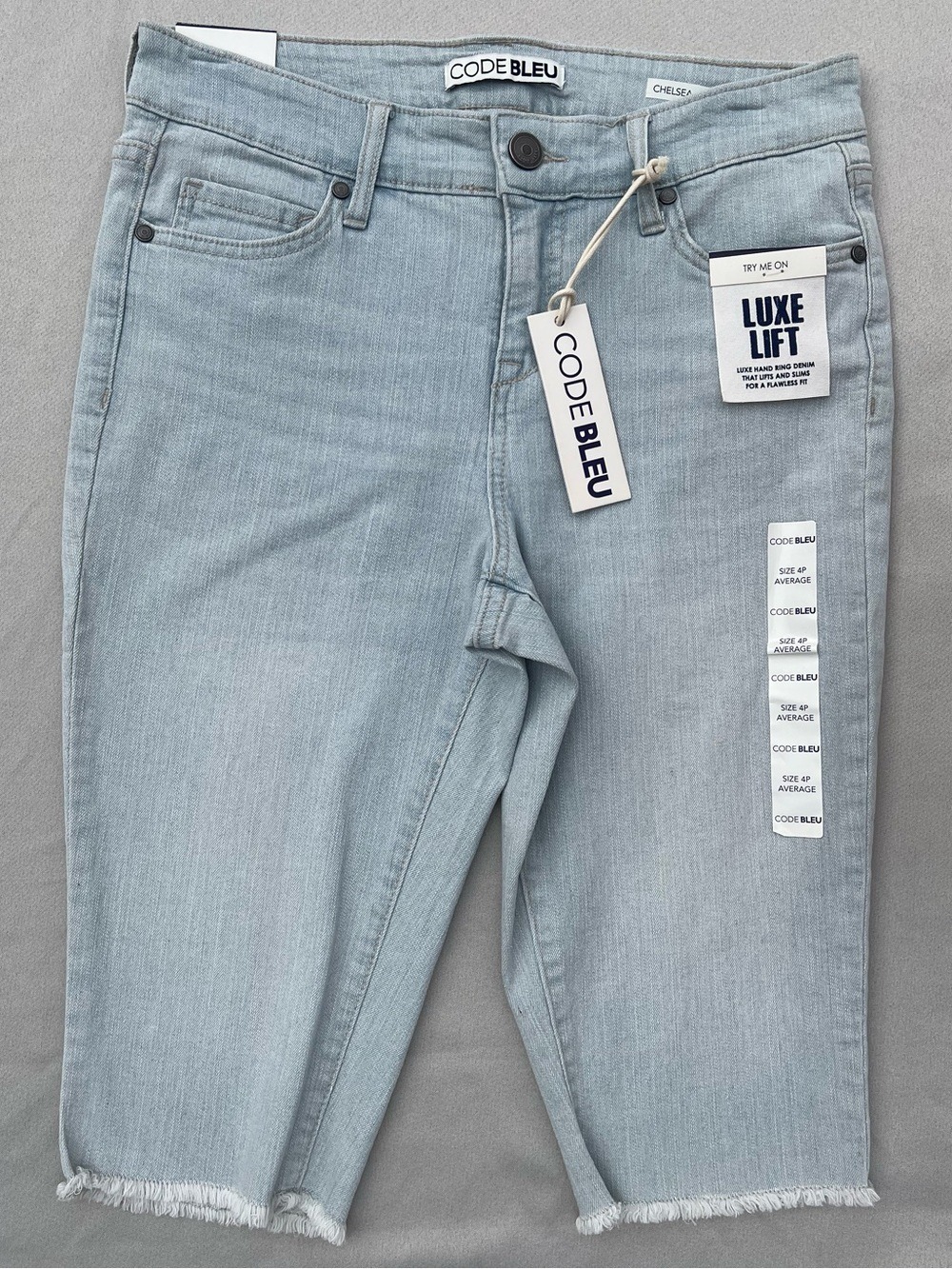 Code Bleu Chelsea Luxe Lift Bermuda Shorts Light Wash Denim Petite 4 NWT $49